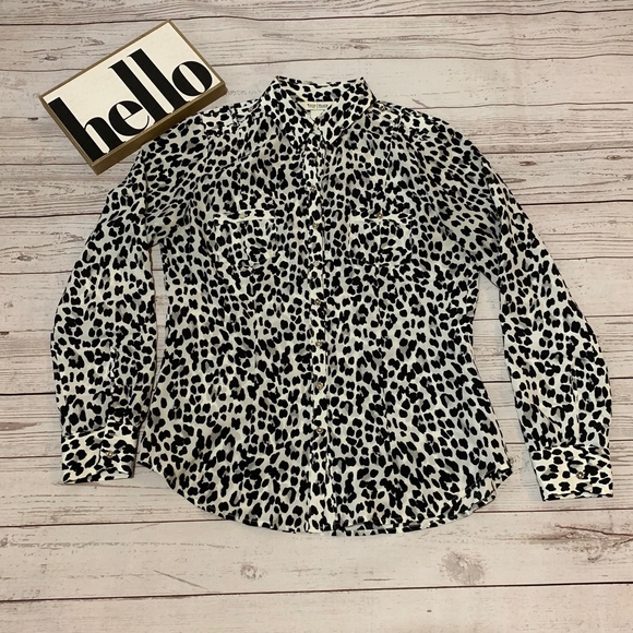 White House Black Market Tops - White hours black market blouse size 8